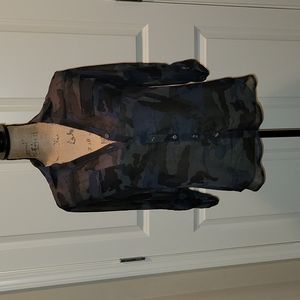 NWT Woman's sheer collared V-neck button-up shirt. 2 front pockets Sleeves can